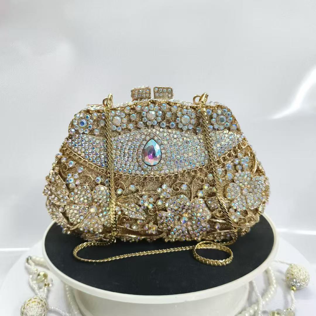 Gold Metal Flower Diamond Even – обзор и цена Women Bags Gold